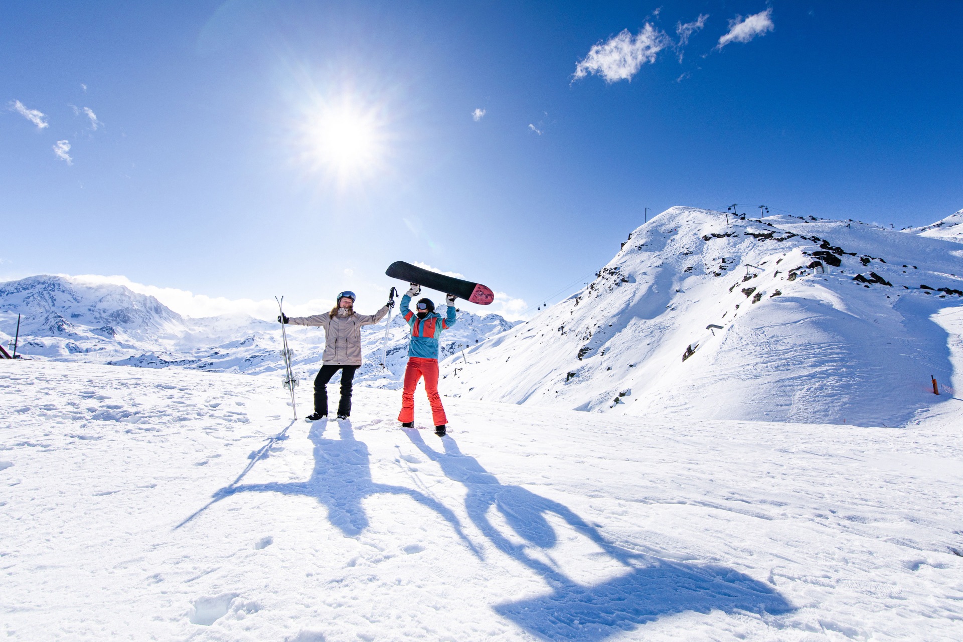 people snowboarding