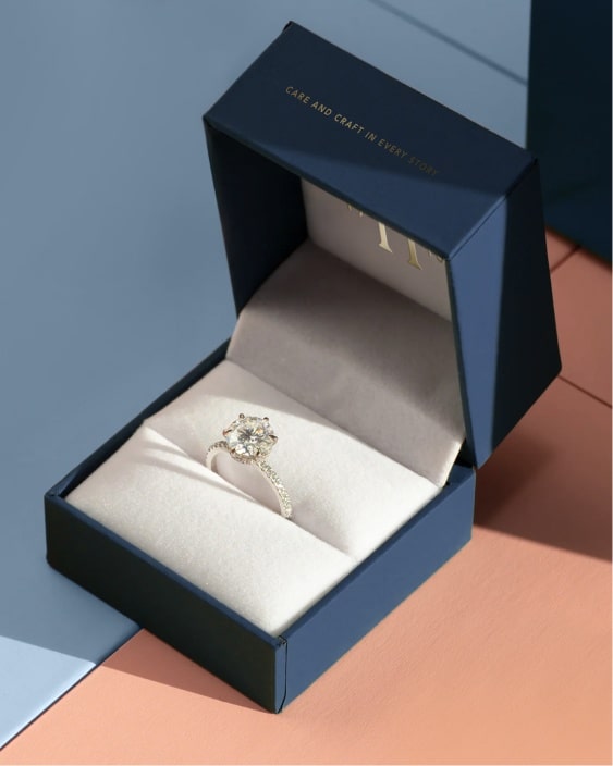 Helzberg ring in box
